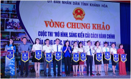 Sáng kiến đơn giản hóa tờ khai trong lĩnh vực hộ tịch của huyện Diên Khánh đoạt giải khuyến khích cuộc thi “Mô hình, sáng kiến cải cách hành chính của cán bộ, công chức, viên chức trẻ” lần 4 - năm 2019.